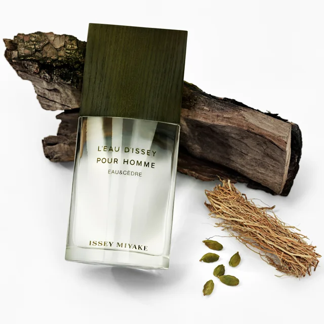 Issey Miyake L'Eau D'Issey Pour Homme Eau & Cèdre Eau de Toilette Spray 50ml