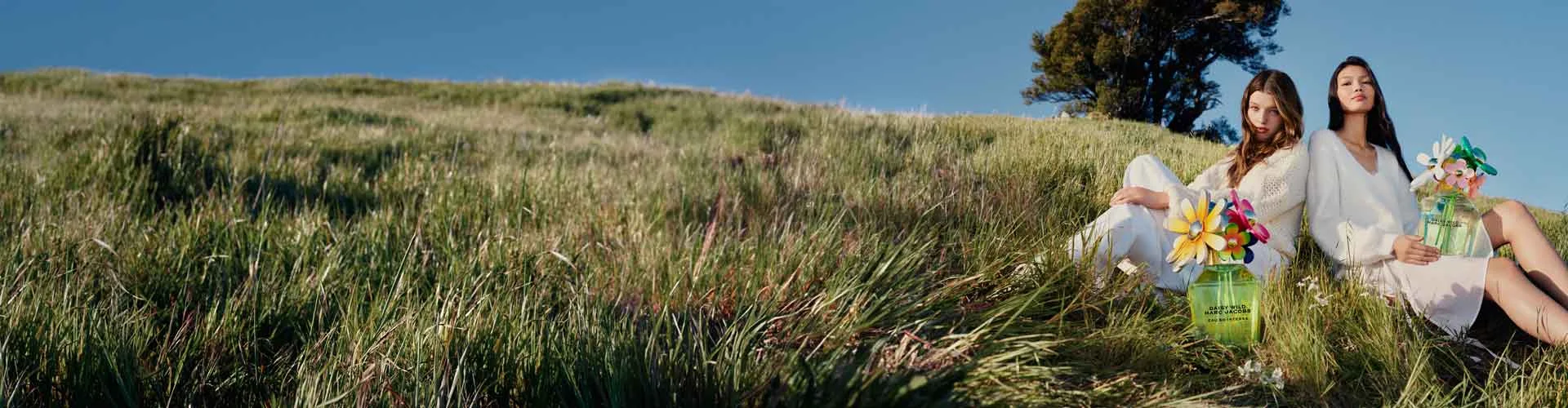 DAISY WILD EAU SO INTENS: Discover a richer, deeper expression of wild florals and radiant woods.